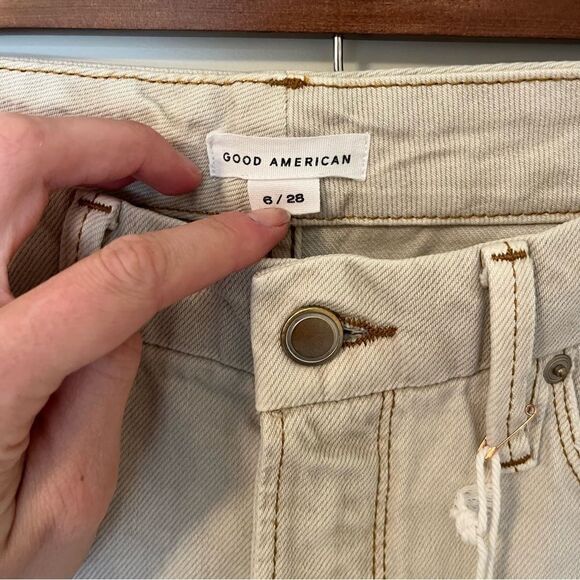 Good American 90’s Icon Straight Fit Jean Bone *Flaw - Picture 6 of 11